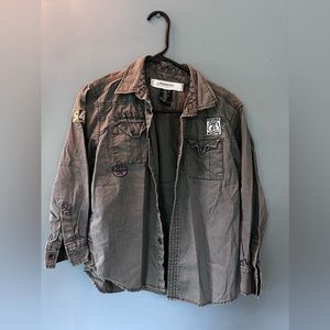 Wearfirst•Boy’s green Buttondown shirt w/patches•size 10 🪖